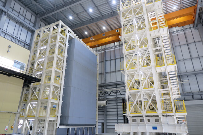 滑川製造所 大規模カーテンウォール試験棟「N-CueB」の運用開始