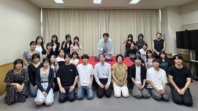【武蔵野大学】落語の表現力を保育・教育へ　教育学部の学生が落語家・春風亭 昇吉氏から学ぶ特別授業「落語のユニバーサルデザイン」を実施