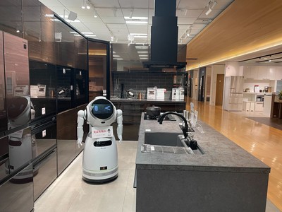 LIXILショールーム東京でAIロボット接客サービスの実証実験を実施