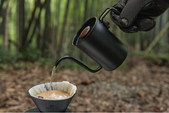 コーヒー専門メーカーが本気で作った、アウトドア用ミニドリップケトル「ゼブラン ノマド ドリップケトル」4月24日新登場