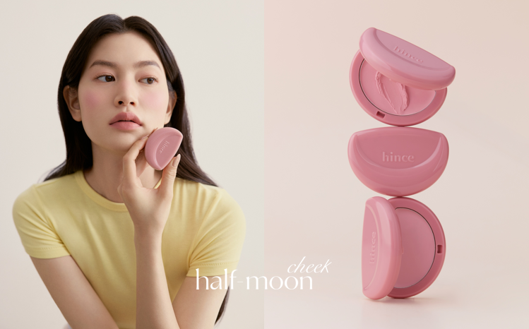 【hince】なめらかに溶けて、ふわっと色づく。クリームのしっとり感とパウダーのさらさら感を両立した新感覚チーク「ハーフムーンチーク(クリームトゥパウダー)」新発売
