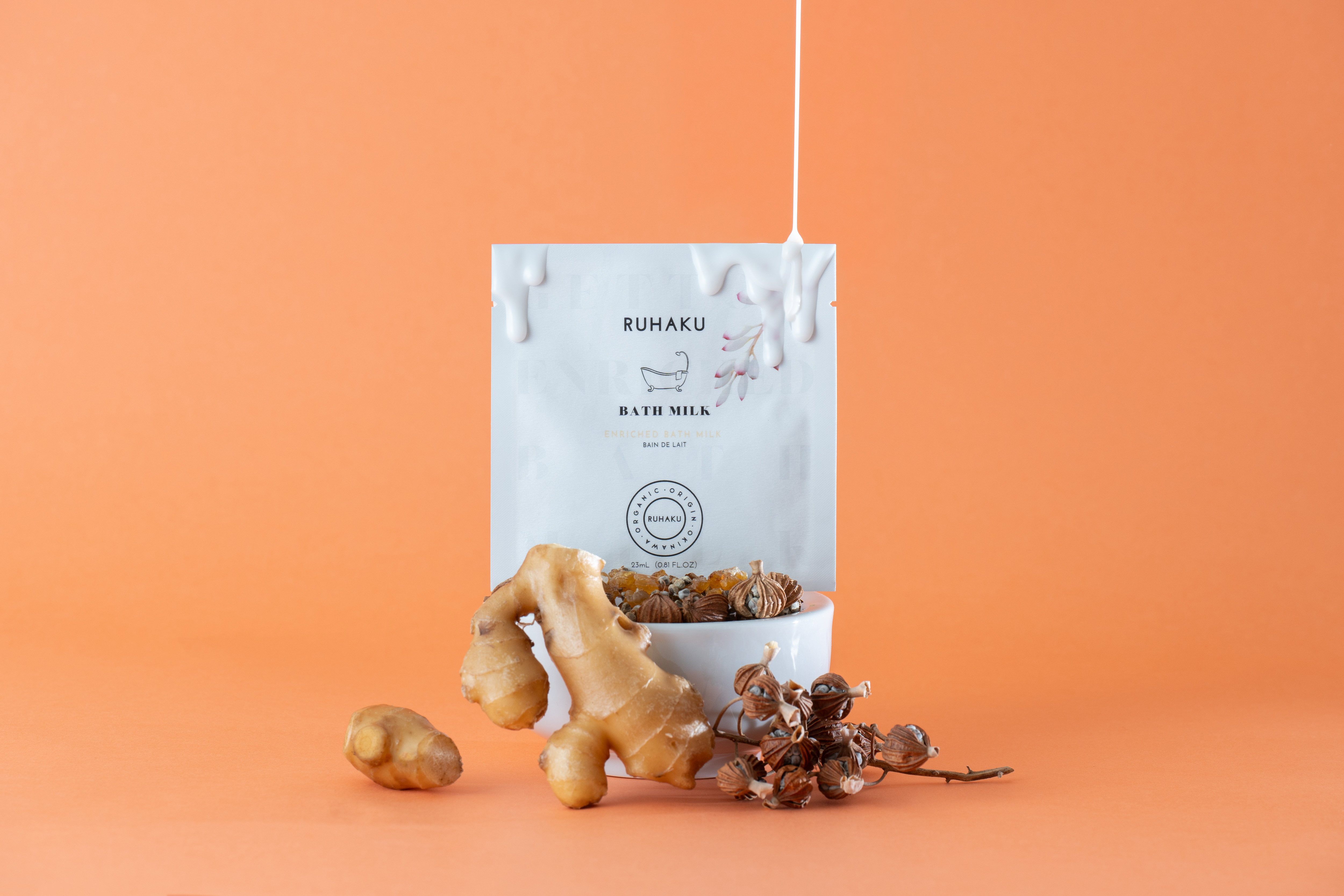 人気アイテムのエンリッチクリーミーシートマスクをイメージした乳液状の美容入浴料「エンリッチバスミルク」誕生