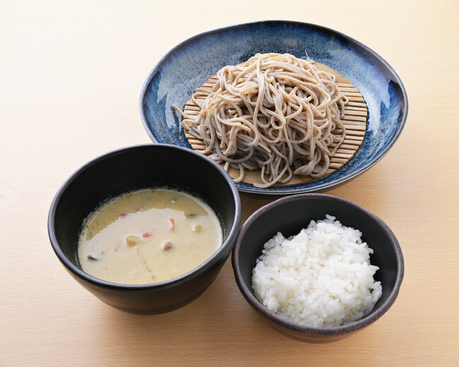 ミニごはんの注文で二度おいしい！十割蕎麦専門店 10そばから、カラ旨で夏の暑さも吹き飛ばす「グリーンカレーつけ蕎麦」を期間限定で販売！