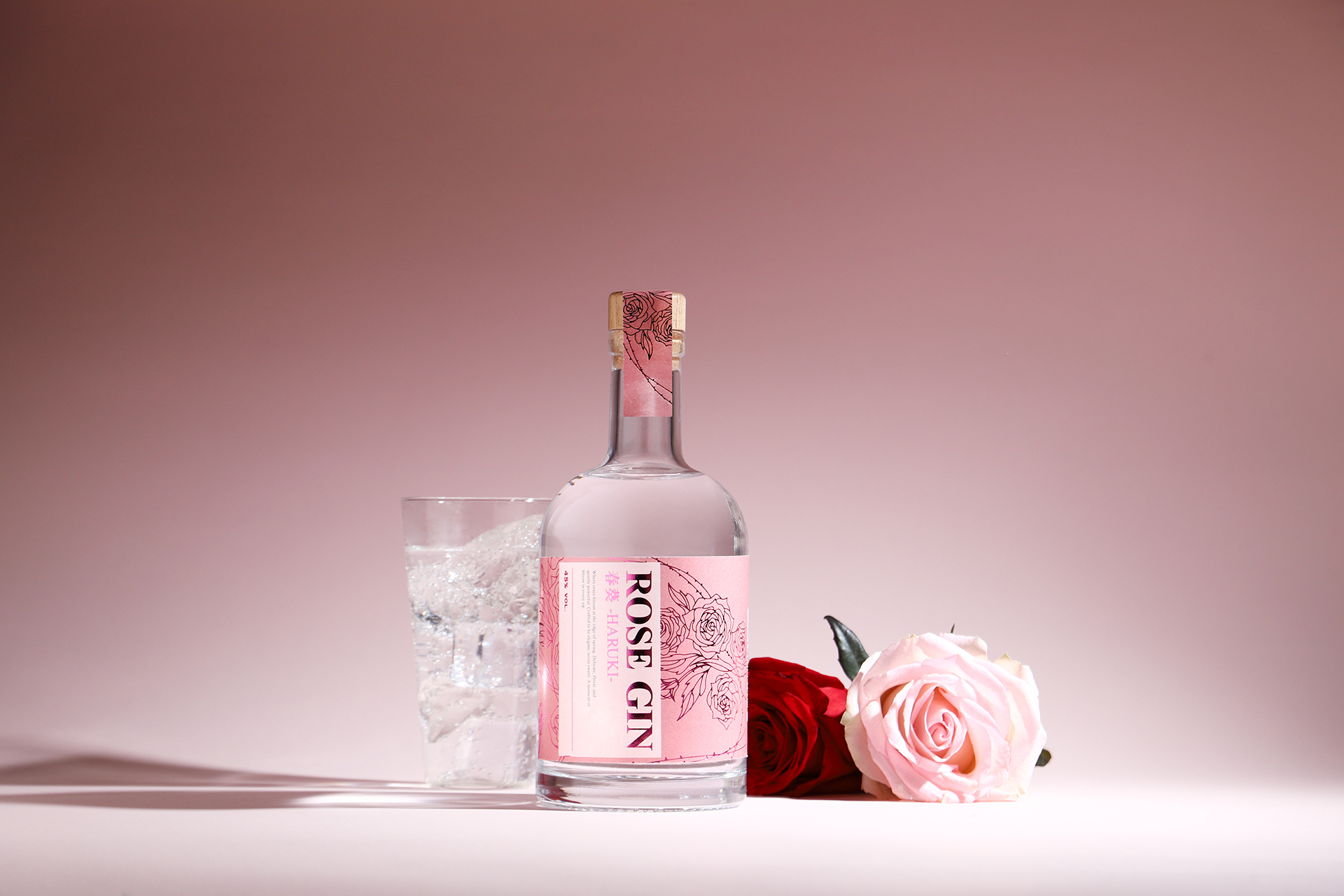 国産バラと14種のボタニカルのジン「ROSE GIN 春葵 -HARUKI-」…
