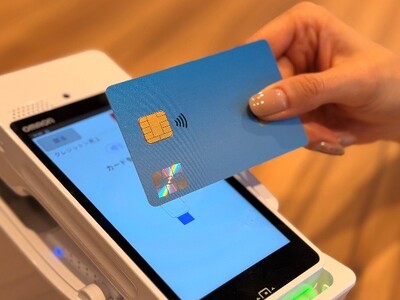 JCB�Ƒ���{����A�w��F�؋@�\�t��IC�J�[�h�̏��p���Ɍ��������؎������J�n