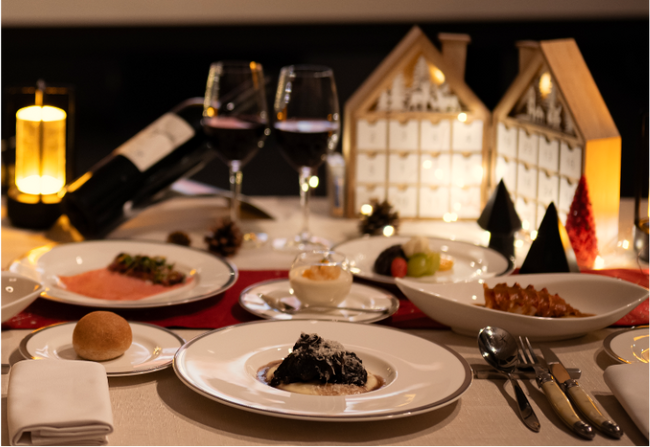 ～北軽井沢の大自然の中で、森のクリスマスホリデーを～一棟貸しヴィラリゾート「あさま空山望」、幻想的な森と灯りに包まれるディナー付き森のクリスマスヴィラステイプランを11/6（木）より予約販売開始