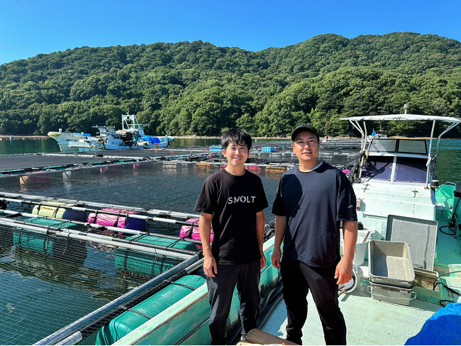 天草の海に、もう一度“未来”を。熊本県初！株式会社 ふく成が46年ぶりに新養殖魚種として「桜鱒（サクラマス）」の海面試験養殖を開始