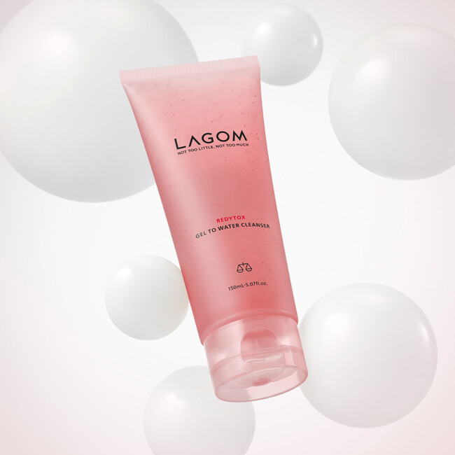 【LAGOM】澄んだようなみずみずしい肌へ。日々蓄積する毛穴奥の汚れから老廃物までディープにオフする「赤のジェル洗顔」。