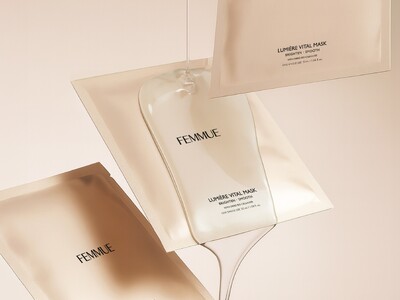 光に包まれる。内側から輝くなめらかな肌へ導く、FEMMUE〈ファミュ〉ルミエールラインのシートマスクがリニューアル発売。