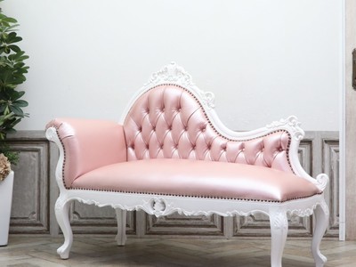 ジューンブライドも、コロナ禍では『豪華なフォトウェディング』化が進んでいる！？ フォトスタジオや結婚式場で選ばれている クラシック家具レザーソファ 新入荷 【クラシックデモダン】