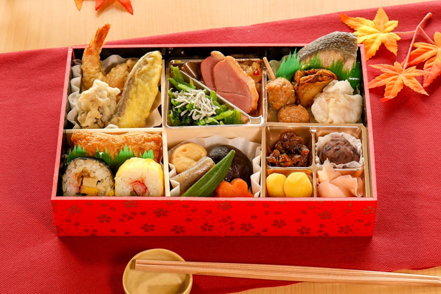 秋鮭やほたてに合鴨など秋の味覚でプチぜいたく　夕食宅配「観劇御膳」8月31日（…
