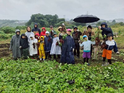 稲城市の里山でサツマイモ掘り　土に触れ実感する実りの秋　10月25日（日）31日（土）〔東京〕