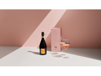 シャンパーニュの“偉大なる女性（ラ・グランダム）”へのオマージュ Veuve Clicquot La Grande Dame Rose 2015 × Paola Paronetto