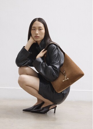【ストラスベリー】上質なファイングレインレザーやスエードを採用した、新スタイル「Kite Hobo」が登場のメイン画像