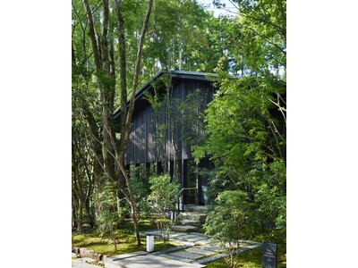 【アマン京都】新緑の庭を眺めながら楽しむ、初夏の新作デザート「チーズスフレとフロマージュ・ブランのパフェ」