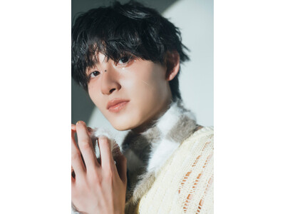 初写真集は発売即重版！注目の若手俳優　葉山侑樹がファン待望のカレンダーを発売！耽美からキュートまで変幻自...