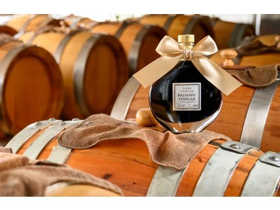 いい夫婦の日に封切り・ 山梨のワインビネガー専門メーカーが造る『国産バルサミコ酢』