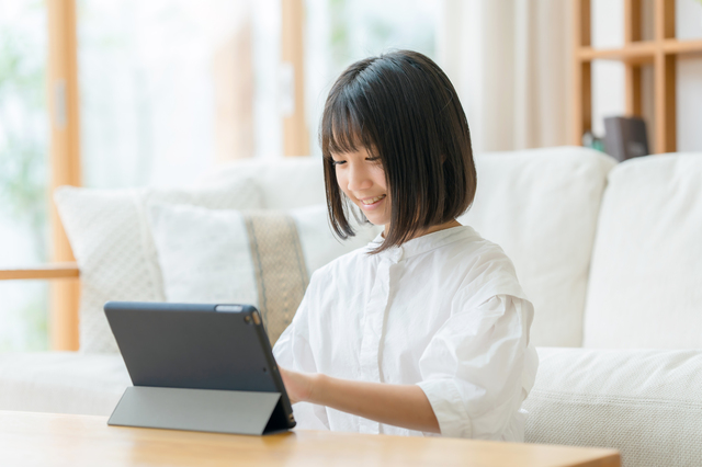 暖かいおうちで学ぶ!オンラインレッスン料金30%ポイントバック、12月19日「カフェトークの日」キャンペーン