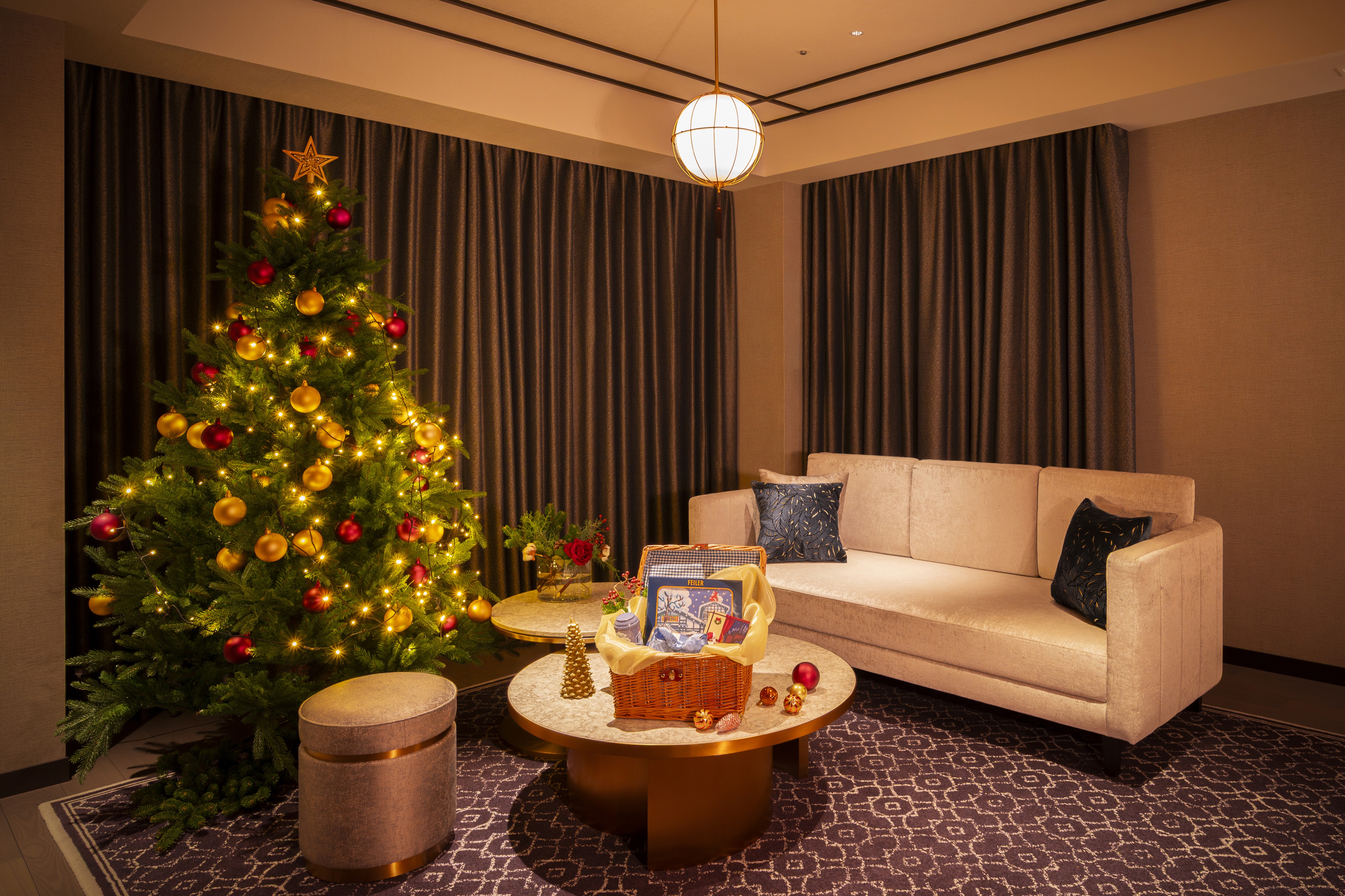 【万平ホテル】スイートルーム限定、FEILERコラボ第3弾を含む特別ハンパーが楽しめる　「クリスマスギフトハンパー付き宿泊プラン」予約開始