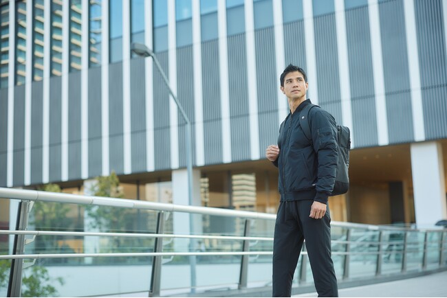 黒と刺繍を基調とした全7型のカプセルコレクション。2025年秋冬の「プレミアムブラック・コレクション」が10月8日より販売開始。全国のマムートストア、マムート公式オンラインストアで限定販売。