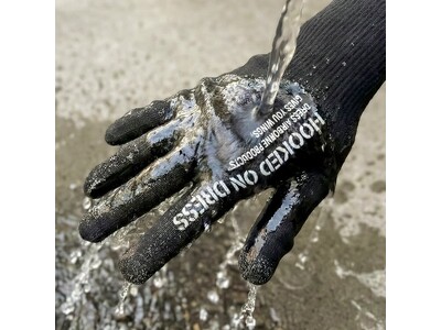 発売から数日で完売！防水 ×ニットグローブが再生産へ！釣りやメンテナンスだけじゃない。 アウトドア・キャンプ・自転車 タウンユースでも注目が集まる DRESS 防水ニットグローブ