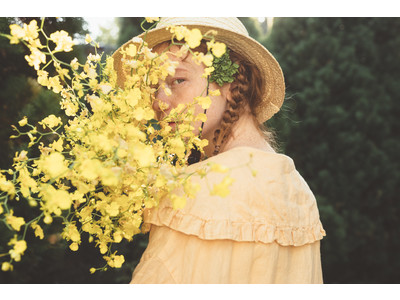 草花から染め上げたnest Robe（ネストローブ）の新作。春気分を盛り上げる 優しい色合いの天然染めアイテムがリリース。