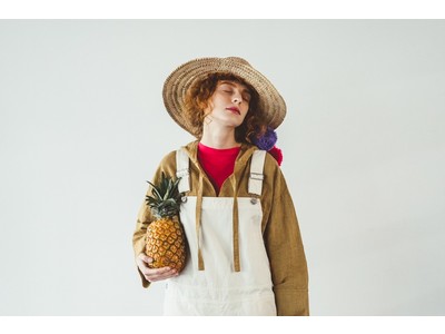 降り注ぐ夏の日差しに映えるnest Robe（ネストローブ）の新作。トロピカルな雰囲気漂うサマーカラーアイテムがリリース。