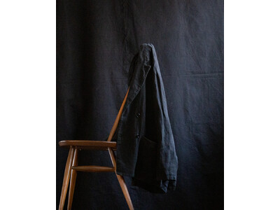 CONFECT が得意とする冬のリネン。トラッドと起毛リネンを融合したリラックスムード漂うセットアップ。