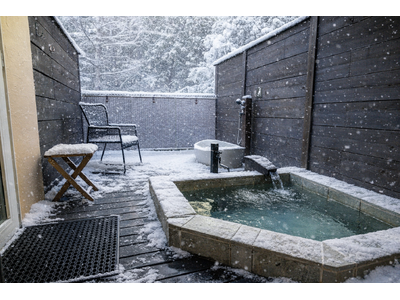 1周年記念・1泊2食付き1万円～全室客室露天風呂付き×愛犬同伴ヴィラ「ハミルズフォレストwith dog」の特別割引プランを販売開始