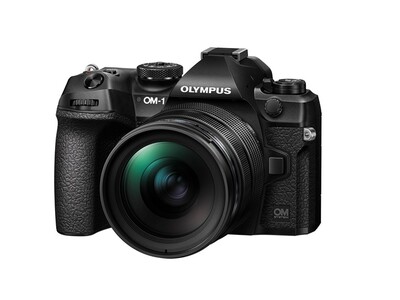 フラッグシップモデルに全域F2.8の大口径標準ズームレンズをセットした「OM SYSTEM OM-1 12-40mm F2.8 PRO II キット」を発売