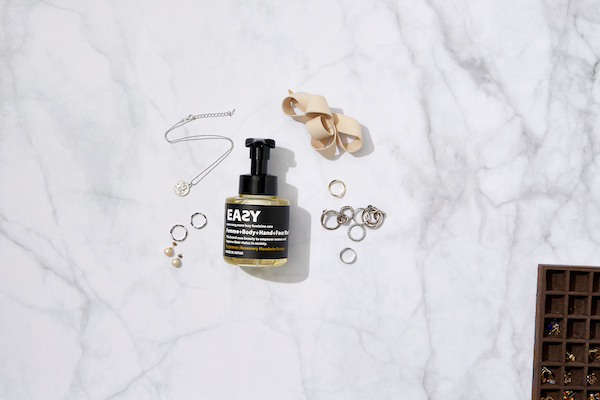 ＜EAZY (イージー) ＞国際ガールズデーに合わせて、寄付付き商品を販売！