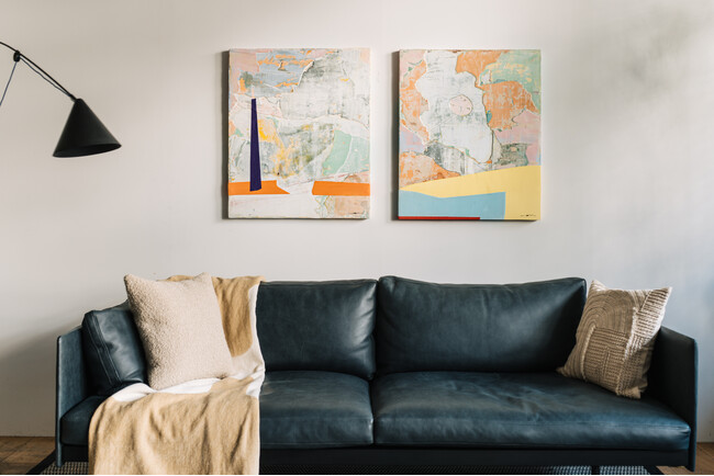 プレスリリース「アクタス青山店にて、抽象画家・吉田花子氏の個展を4月18日(土)より開催。原画と原画の中のディテールから生まれる新たなアートピースを限定販売。」のイメージ画像