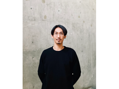 ガラスが導く、「始まり」を探す旅 | 地村洋平 個展「それはまた、次の名前の前にいる」をKOTARO N...