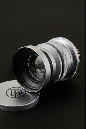 �y���E����e150�{�z1930�N��̖��ʁuDallmeyer Super Six�v�̕`�ʂ�����ցBDK-Optic�uCHIARO 50mm f/1.9�v����