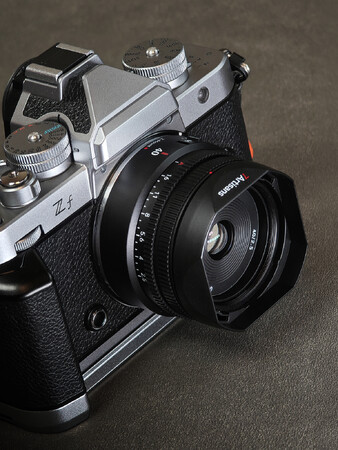約90gで、毎日のカメラがもっと軽く。七工匠「7Artisans 40mm F2.5 AF」ニコンZ / Lマウント用を発売