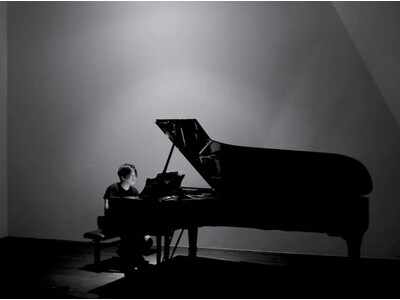 渋谷慶一郎による3年ぶりのピアノソロコンサート、レーベル20周年を記念し東京・浜離宮朝日ホールにて12月5日に開催決定