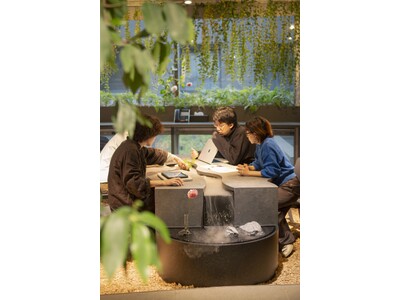 【parkERs】霧が発生する幻想的なインテリアを開発。お披露目トークライブも！