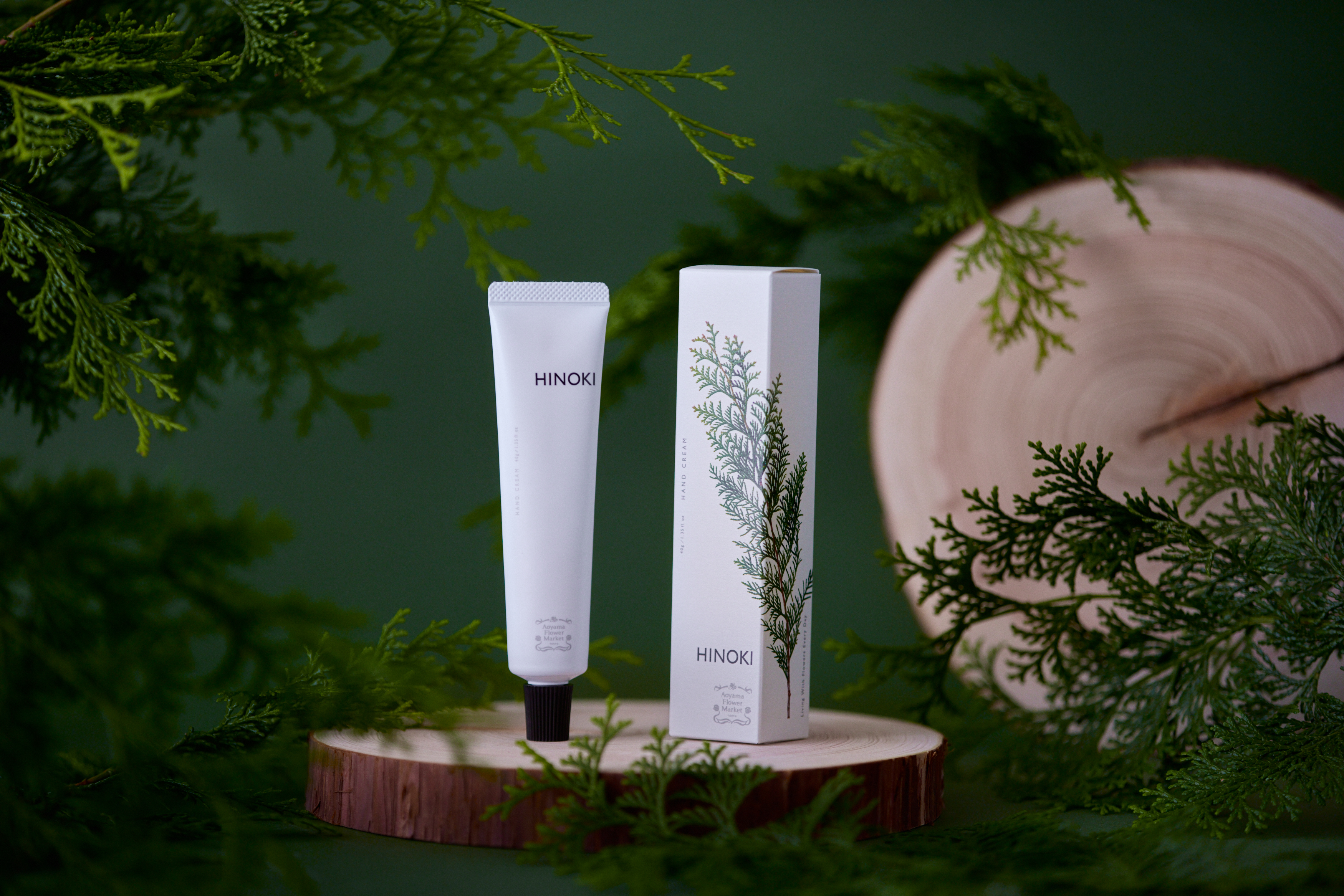 【青山フラワーマーケット】水仕事に悩む花屋が作ったハンドクリームにヒノキの香りが登場。10月23日（金）より発売！