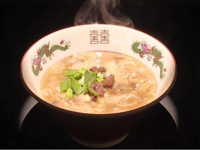 本気の刺激か、極上の癒しか。ミシュランシェフ直伝×當麻のコラボ第2弾『特製白の台湾ラーメン』が10月12日よりランチ限定で新登場