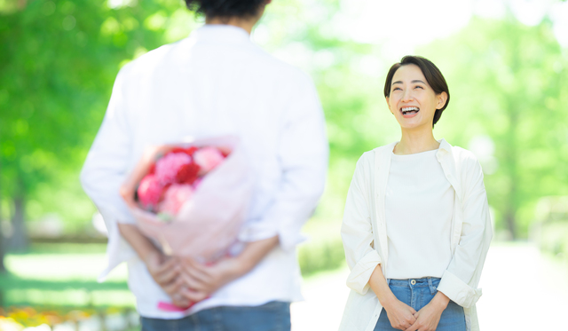 夫から妻への母の日のプレゼントはどうする？64.7％が「初めての母の日には何もなかった」と回答。妻が本当に望むプレゼントとは