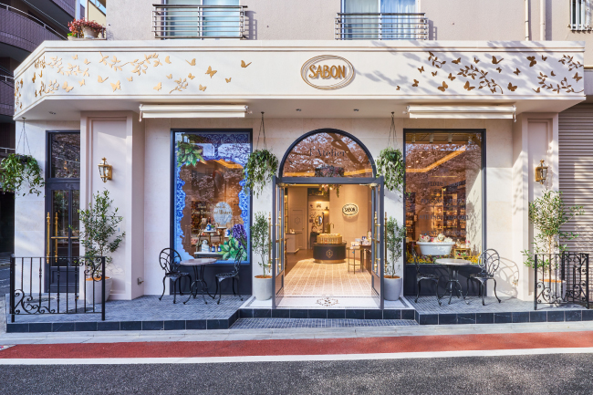 世界初のSPA が誕生。訪れるたびに喜びと驚きに出会う、花と緑あふれるオアシス『SABON l’Atelier SPA（サボン アトリエ スパ）』