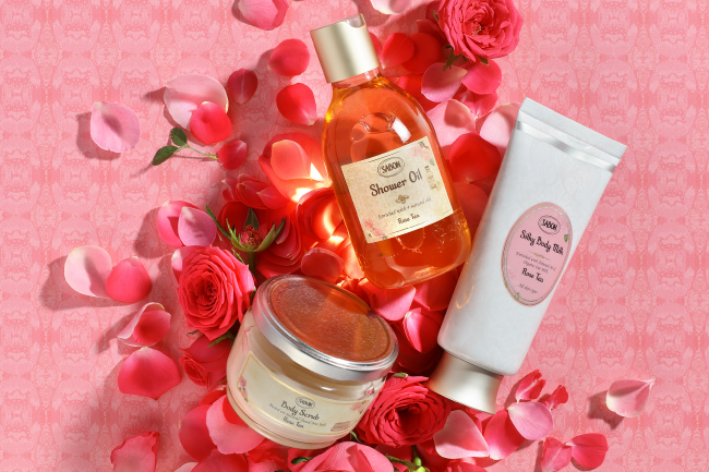 芳醇なローズが香り立つ、花びらのように柔らかな素肌美へ。秋のボディケアに最適な限定キットが登場