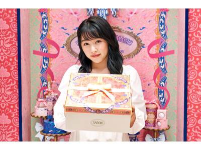 ホリデーシーズンを鮮やかに彩る、女優 桜井日奈子さんのスペシャルムービーを公開