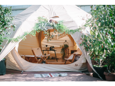 横浜・石川町のゲストハウス「ヨコハマホステルヴィレッジ」の屋上プライベートガーデンがグランピングテントを設置した『BEANSTALK(ビーンストーク)』としてリニューアル