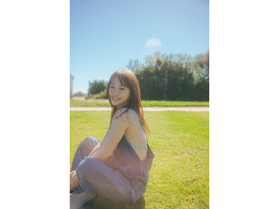 俳優・川栄李奈ファースト写真集(8/22発売）明るい笑顔と美ボディが映える(ハート)水着カット公開！