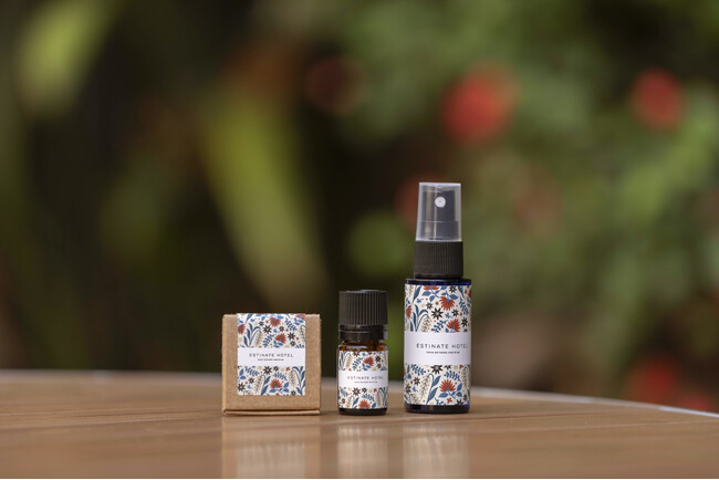 ライフスタイルホテル「ESTINATE HOTEL 那覇」にて、新しい沖縄に出会える、伝統とモダンが融合したブランド初のオリジナルアロマのグッズやギフト付き宿泊プランを販売開始