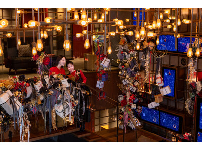 ライフスタイルホテル「THE LIVELY 福岡博多」に、宿泊者以外も楽しめるフラワーアートが登場！期間限定のカフェバーメニューも味わえるクリスマス企画“Souvenir Christmas”を開催