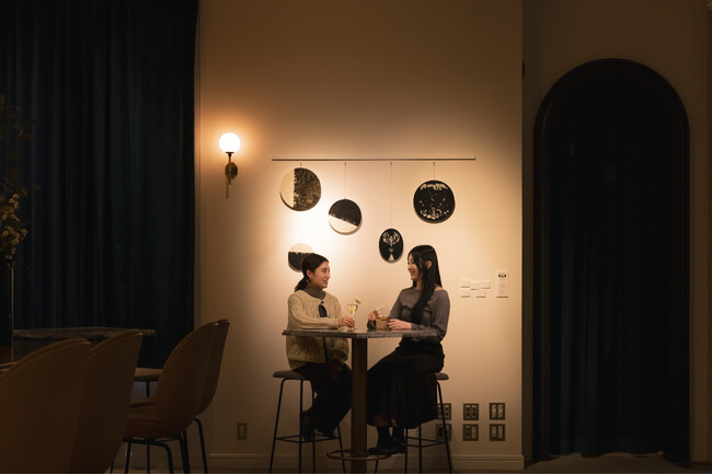 アールデコ建築の幻想的な空間でワックスアート作品を楽しむ。宿泊者以外も入場無料で楽しめるホテル内ギャラリー 「UNWIND GALLERY」にて「Jun's Light」の展示開始！