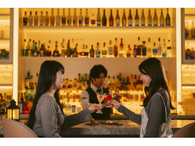 �uUNWIND HOTEL & BAR ���M�v�̌��z�I�ȃo�[��ԂŖk�C���̏H�����\����B�o�[���S�҂��C�y�Ɋy���߂�A�N���t�g�W�����g�p�����H�J�N�e���̃y�A�����O�̌���9/19�i�y�j�`23�i���j�o��