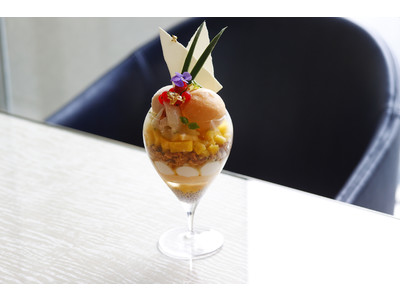 【エンポリオ アルマーニ カフェ】 「パイナップルとバジル、ライチのパフェ」が8月1日よりスタート！